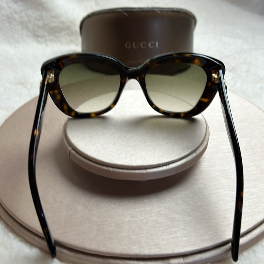 Gucci Sunglasses with Case. #20 - Picture 4 of 12